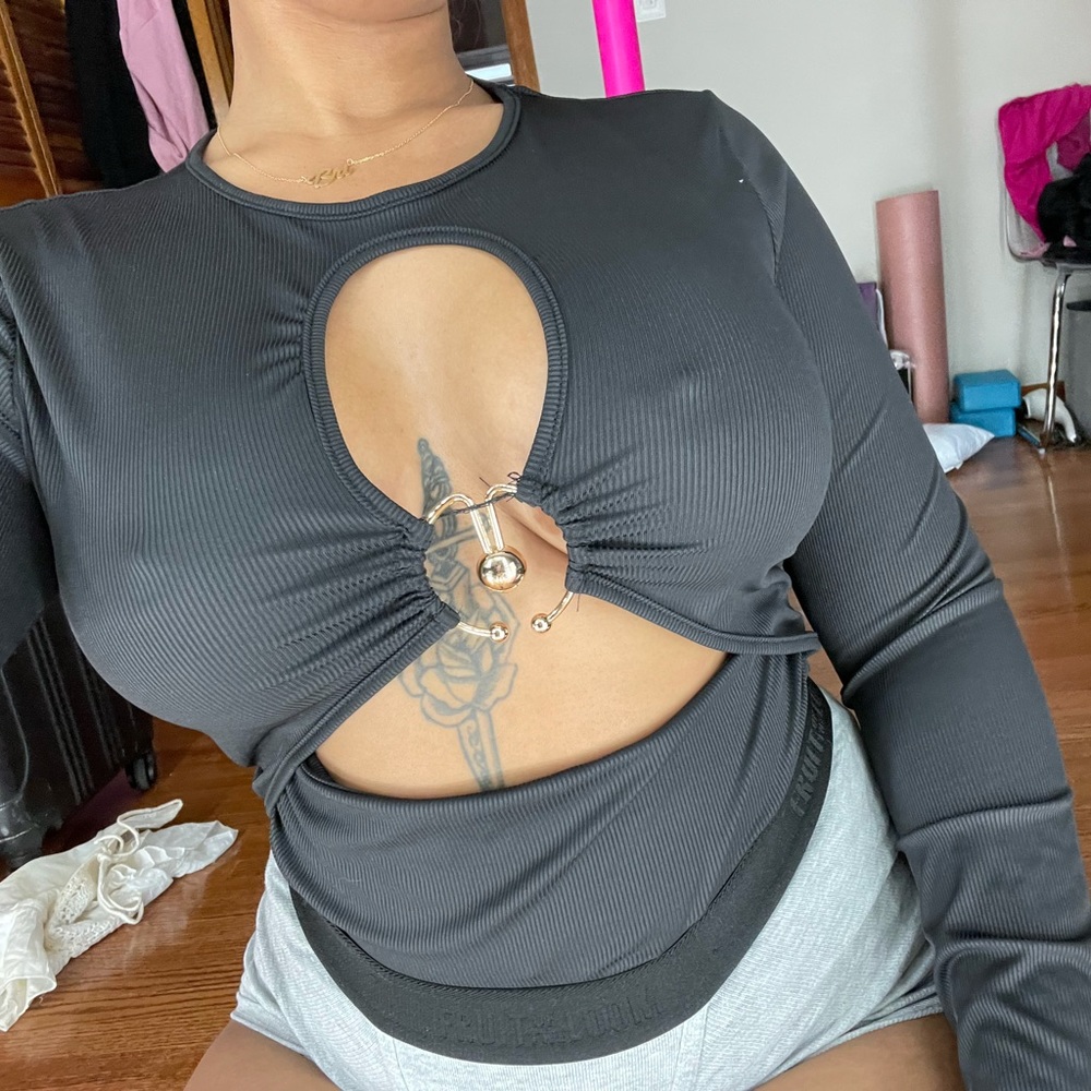 Cutout long sleeve